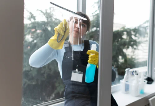 Nettoyage de vitres intérieures et extérieures aux Trois-Pierres